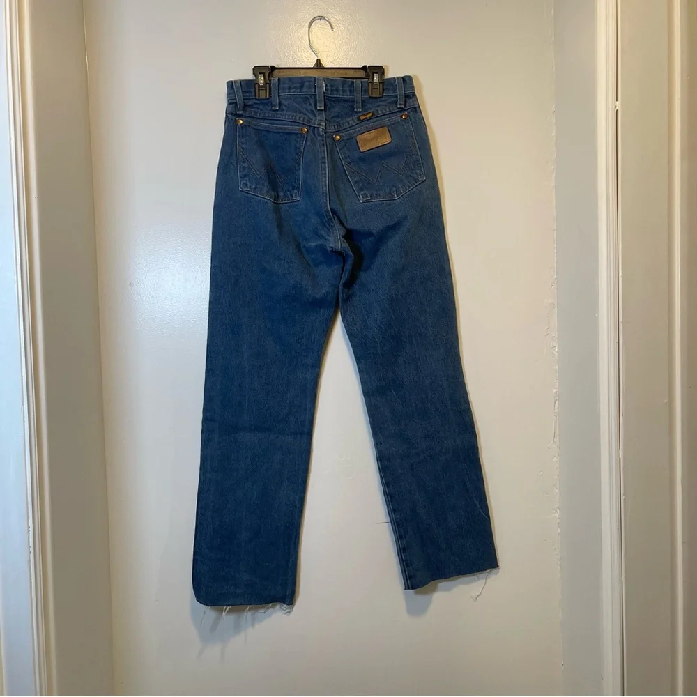 Wrangler blue jeans‎ men's size 30X29.5” cut off for women's jeans size 6-8